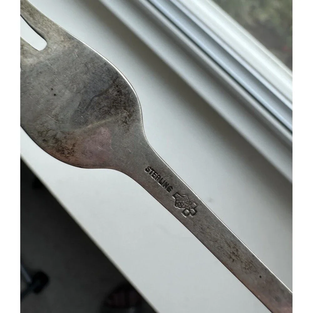 Vintage 1951 Manchester Sterling Silver Pierced Handle 2 Tine Olive Fork 6-3/8